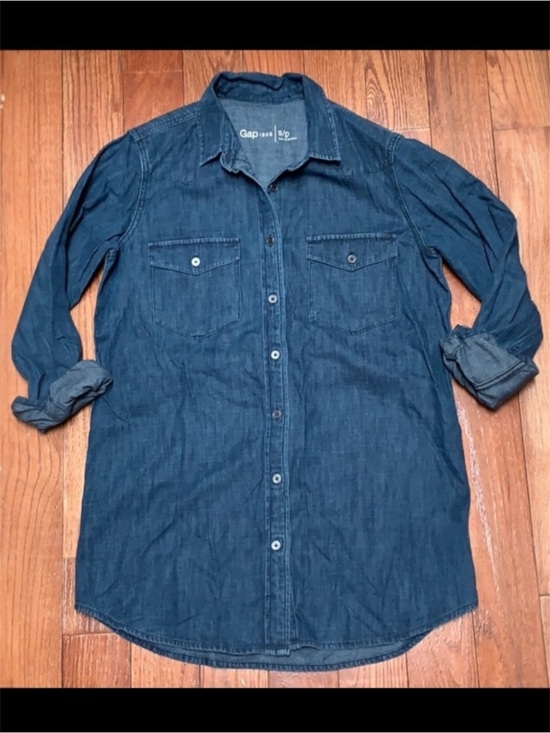 GAP Tops - Women’s Gap denim shirt